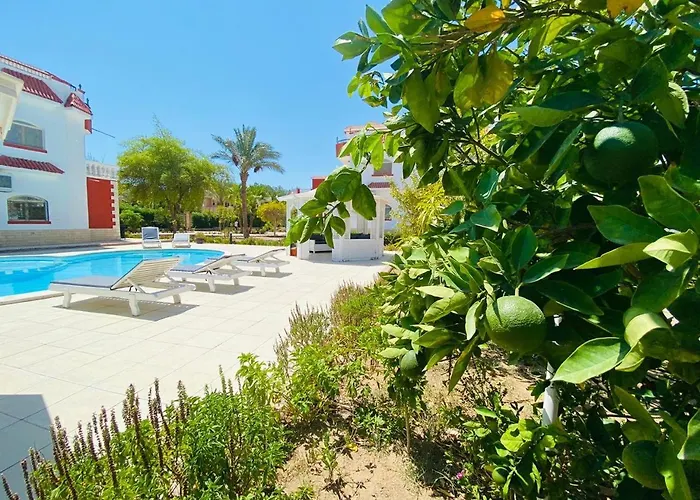 Happiness Majawish, Close To The Center Villa