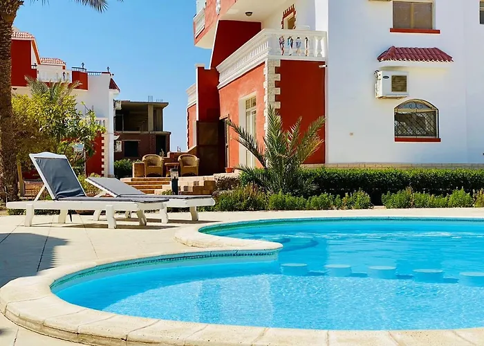 Happiness Majawish, Close To The Center Hurghada