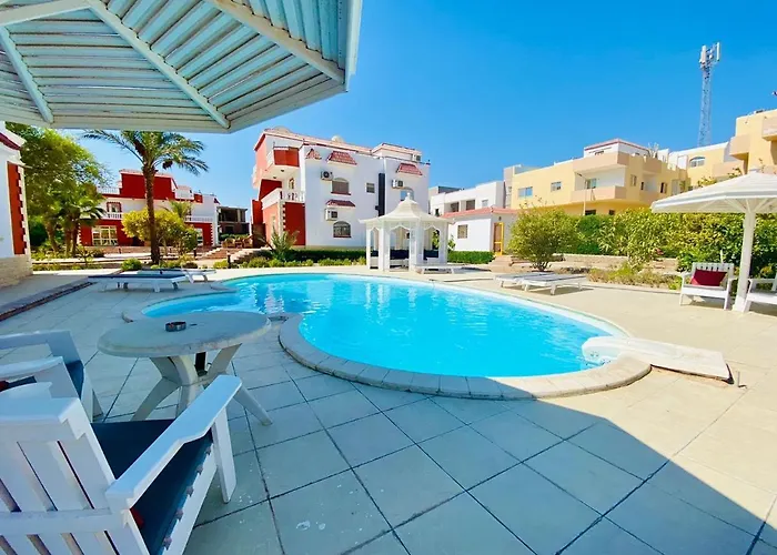 Happiness Majawish, Close To The Center Villa